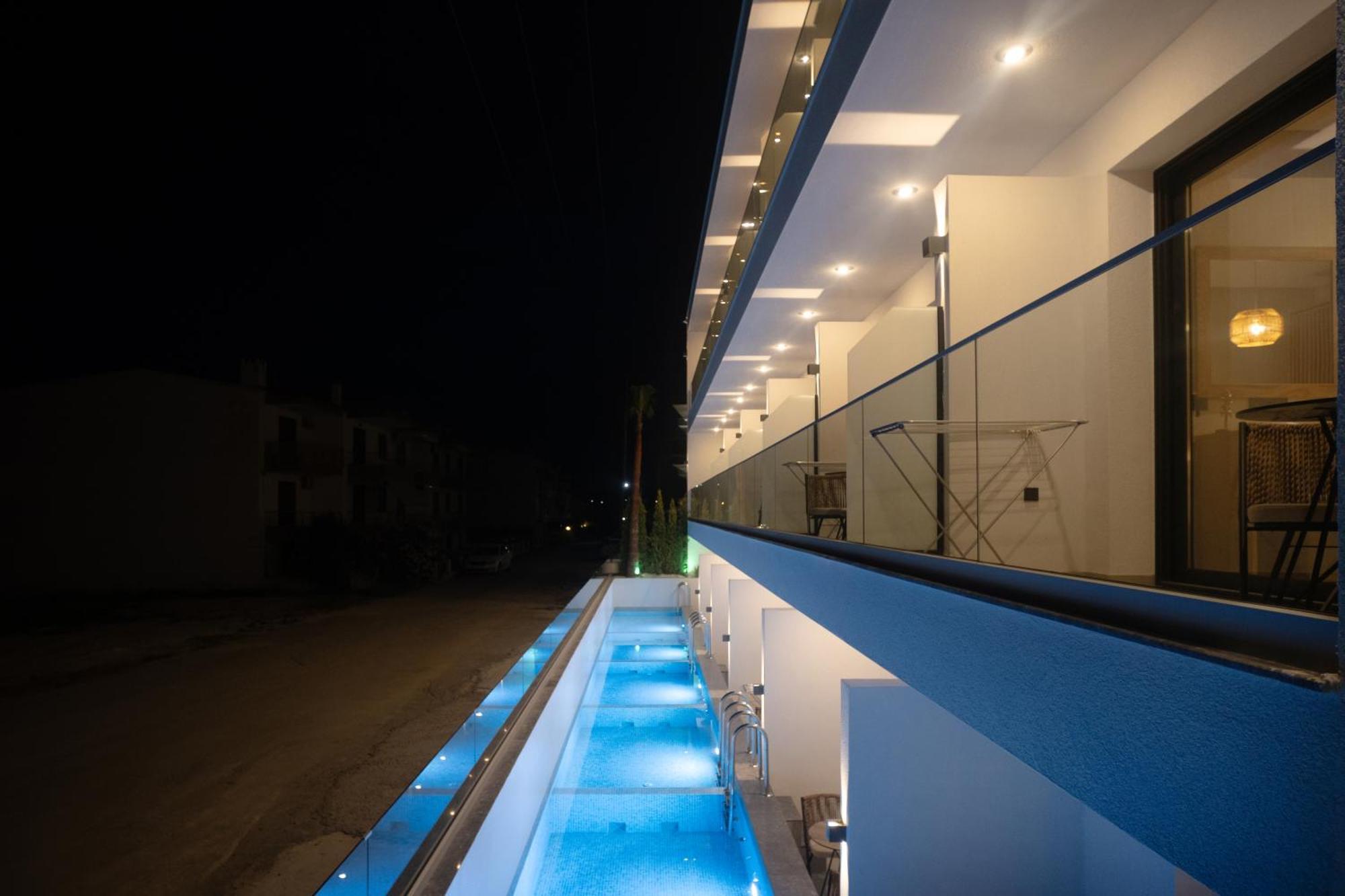 Апарт отель Luminous Luxury Living Kallithea  Экстерьер фото