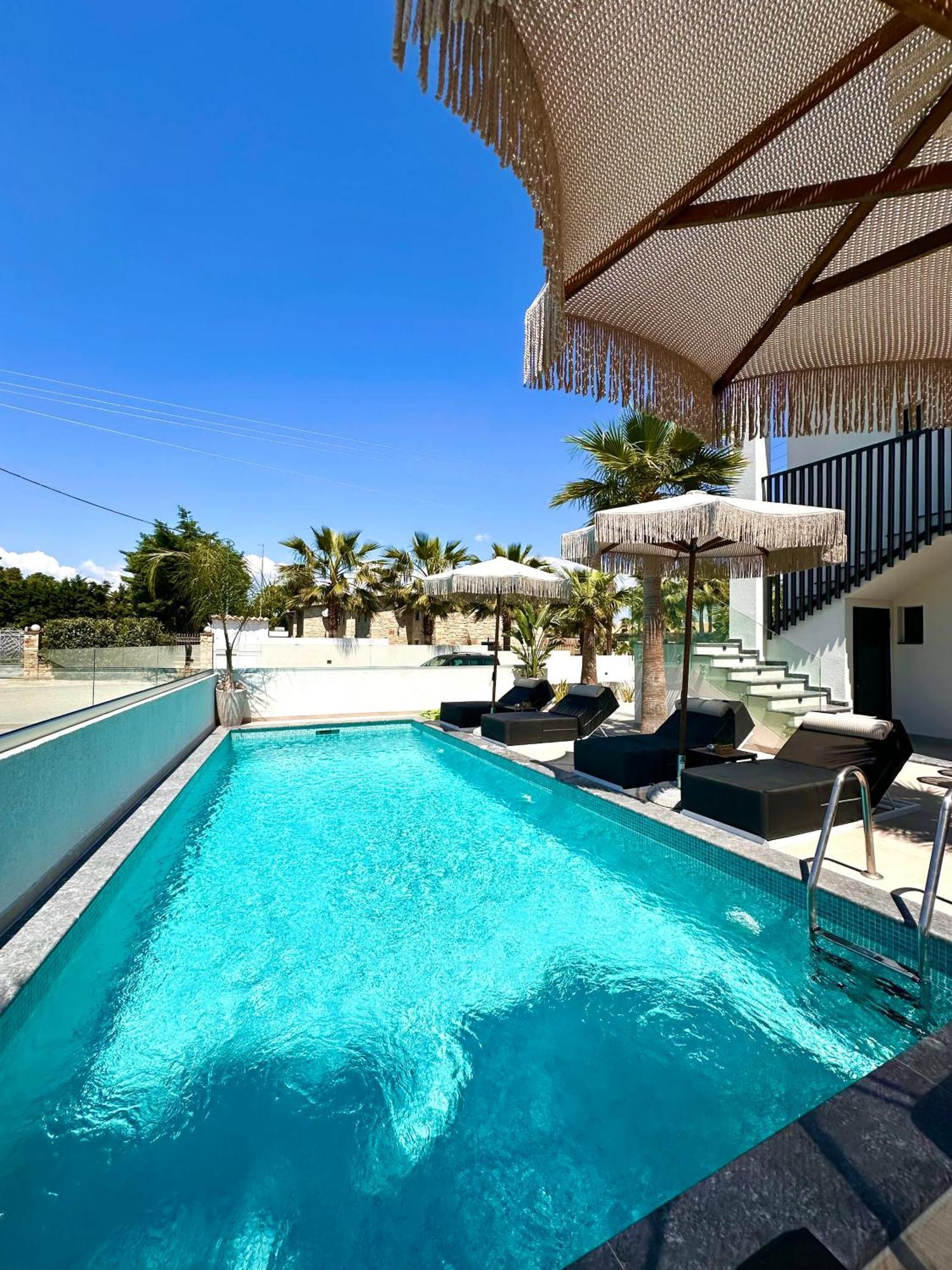Апарт отель Luminous Luxury Living Kallithea  Экстерьер фото